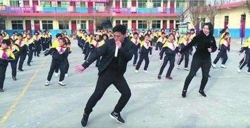 学生跳网红歌舞,学生演绎网红歌舞风采