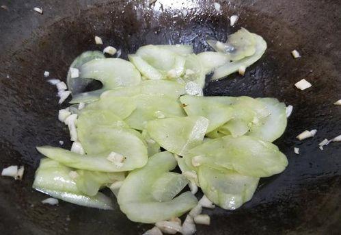 儿童吃白瓜,清凉解暑，营养满分
