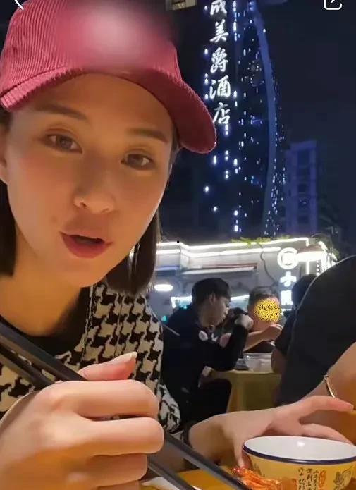 小八娱乐吃瓜,揭秘娱乐圈最新吃瓜事件，带你领略明星幕后故事